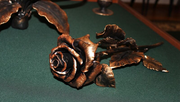 Неймовірні ковані вироби з металу, що оживають у руках майстра з Дубенщини