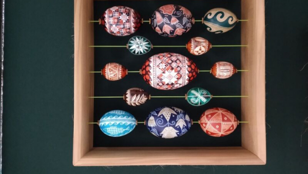 Дряпанка як символ Великодня. Незвична виставка Ростислава Крамара у Дубенському замку