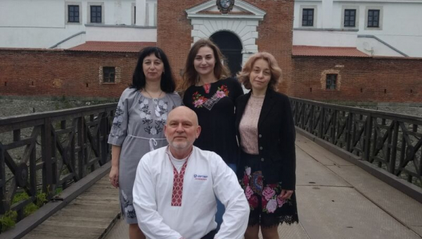 Нас єднає вишиванка!