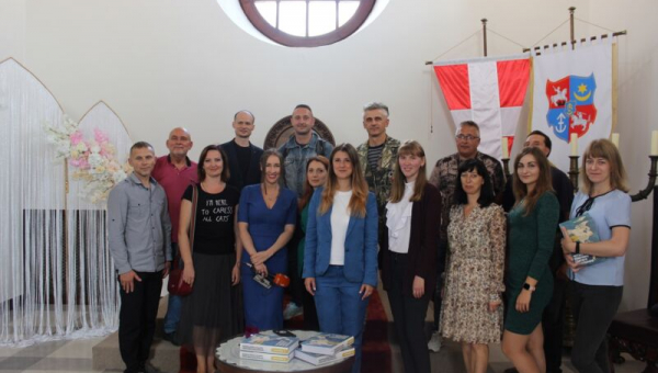 Відома мандрівниця презентувала свій перший роман у Дубенському замку