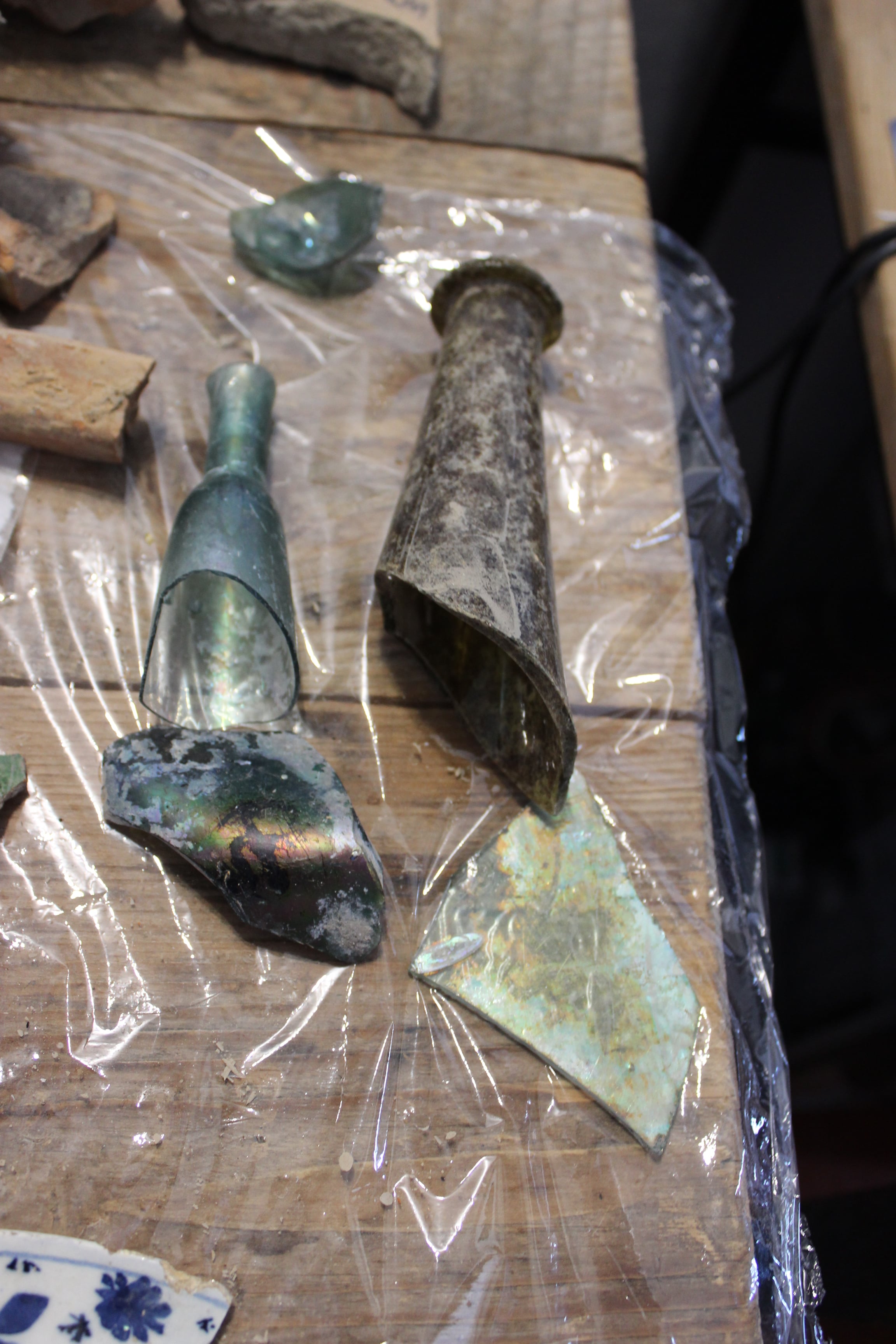 Археологічні знахідки біля замкових мурів. Фото 8