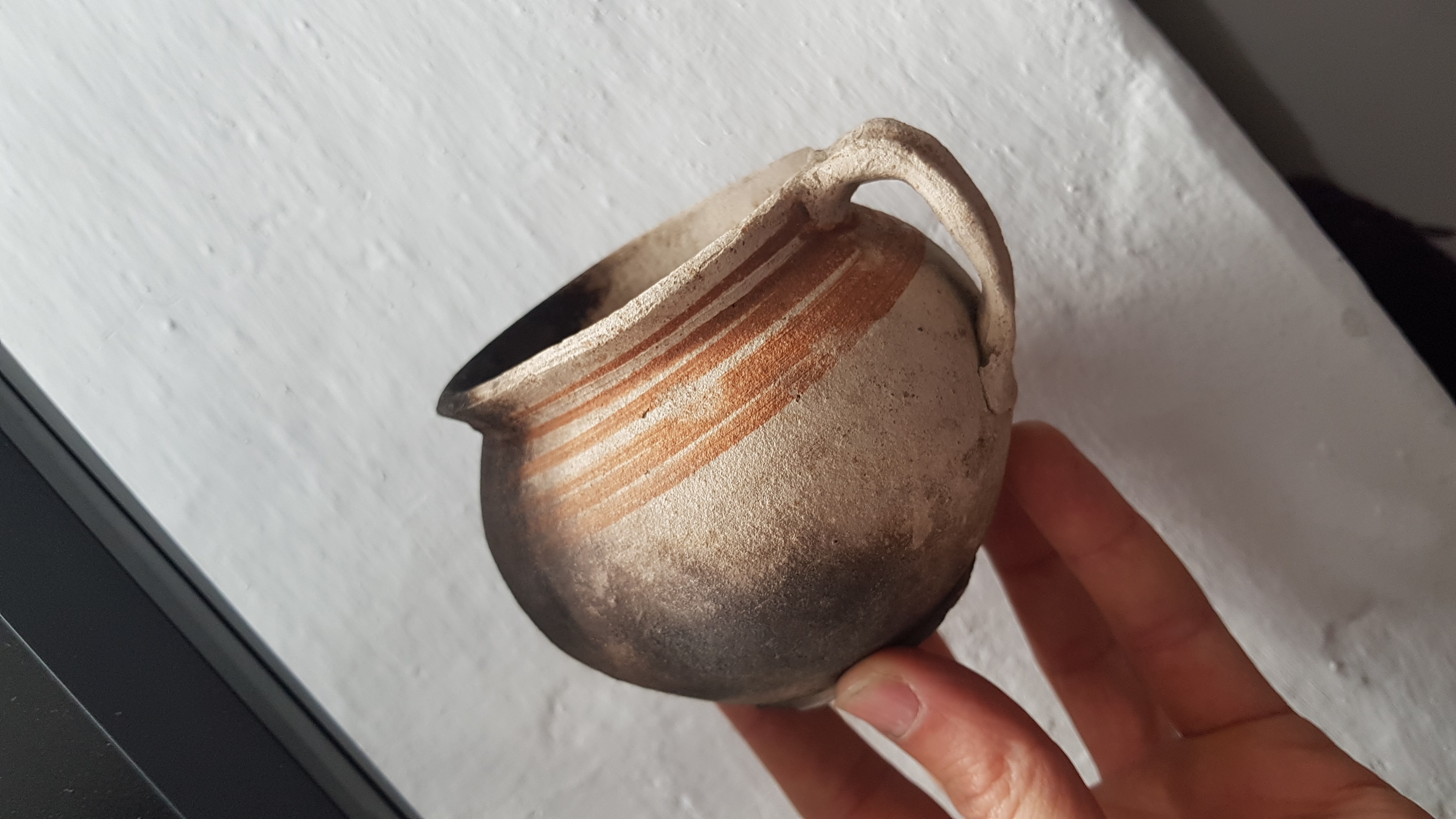 Археологічні знахідки біля замкових мурів. Фото 2