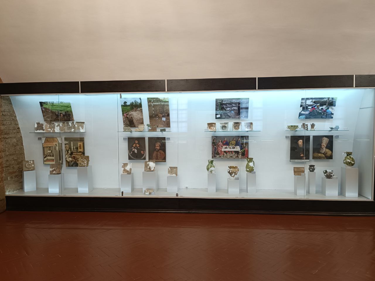 Відвідувачам замку доступна ще одна виставка. Фото 3